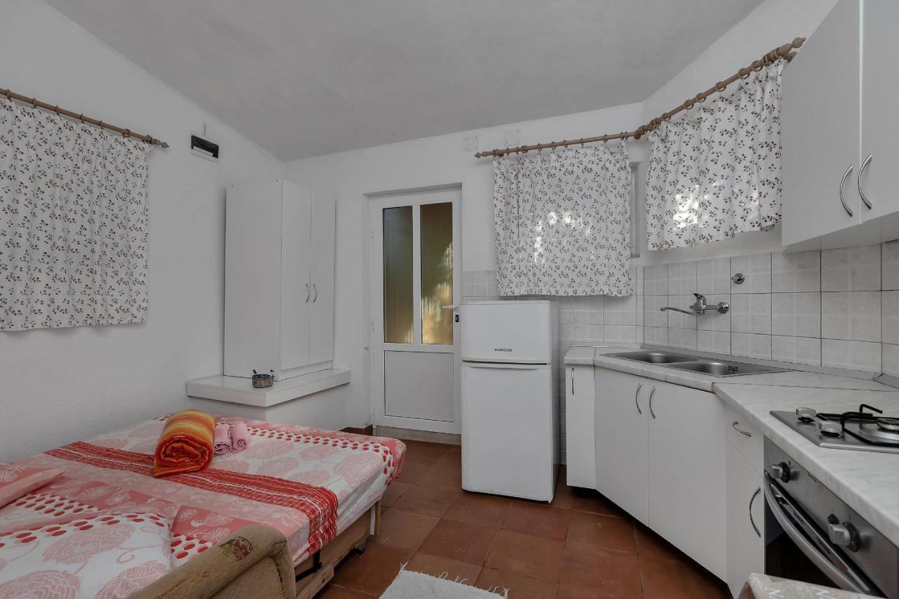 Apartments Milivoj Bogomolje Bagian luar foto